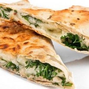 Лаваш с сыром, помидорами и зеленью 250гр