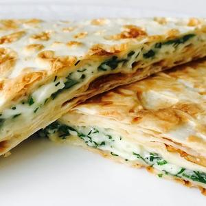 Лаваш с сыром сулугуни и аджикой 250гр